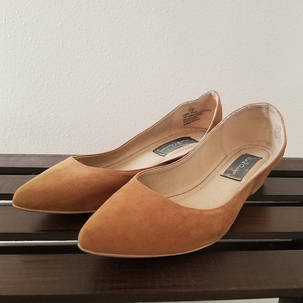 Pointed toe dress shoe flat